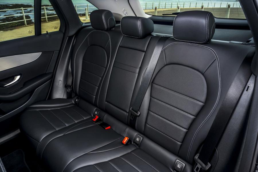 Интерьер Mercedes-Benz GLC220 d 4Matic (X253) 2019 года  (UK) (фото 33 из 89)